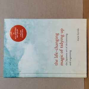 2/$8 The Life-changing Magic of Tidying Up Marie Kondo hardcover book 📚